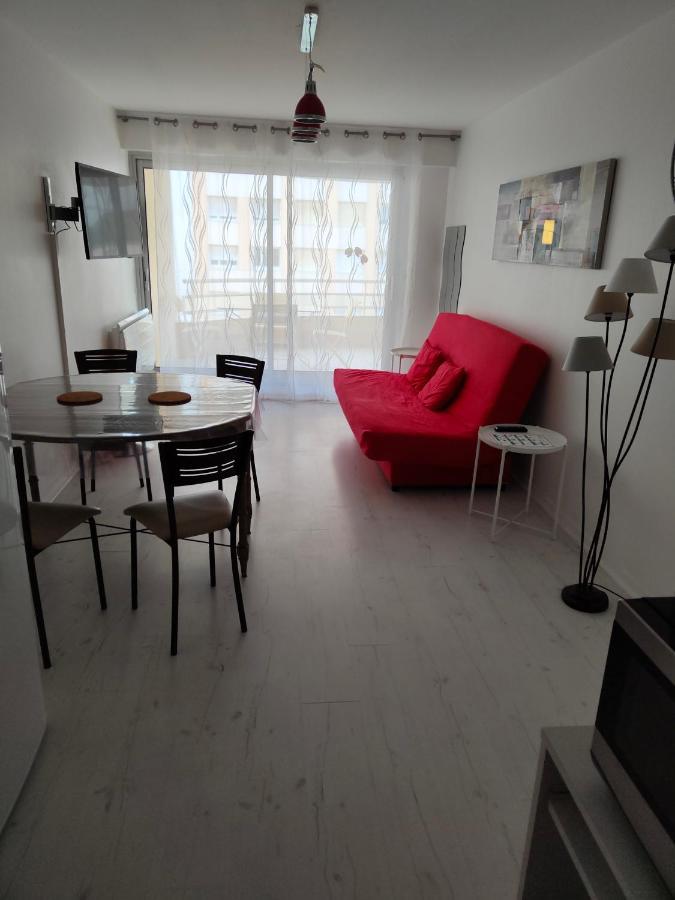 Appartement 2 Pieces Avec Une Grande Terrasse, 3 Etoiles, Wifi, Box Pour Vehicule Et Velos Les Sables-d'Olonne Ngoại thất bức ảnh