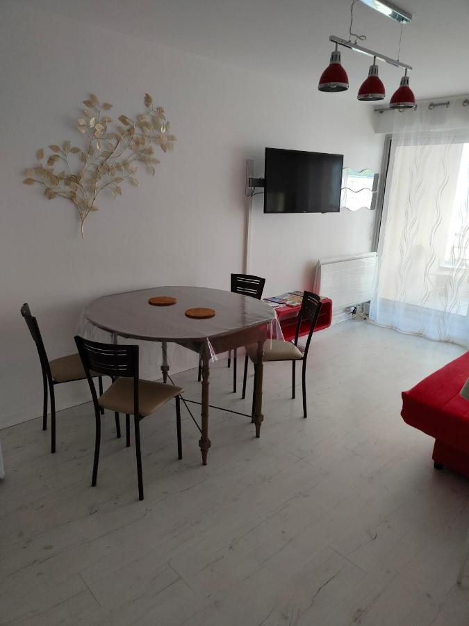 Appartement 2 Pieces Avec Une Grande Terrasse, 3 Etoiles, Wifi, Box Pour Vehicule Et Velos Les Sables-d'Olonne Ngoại thất bức ảnh
