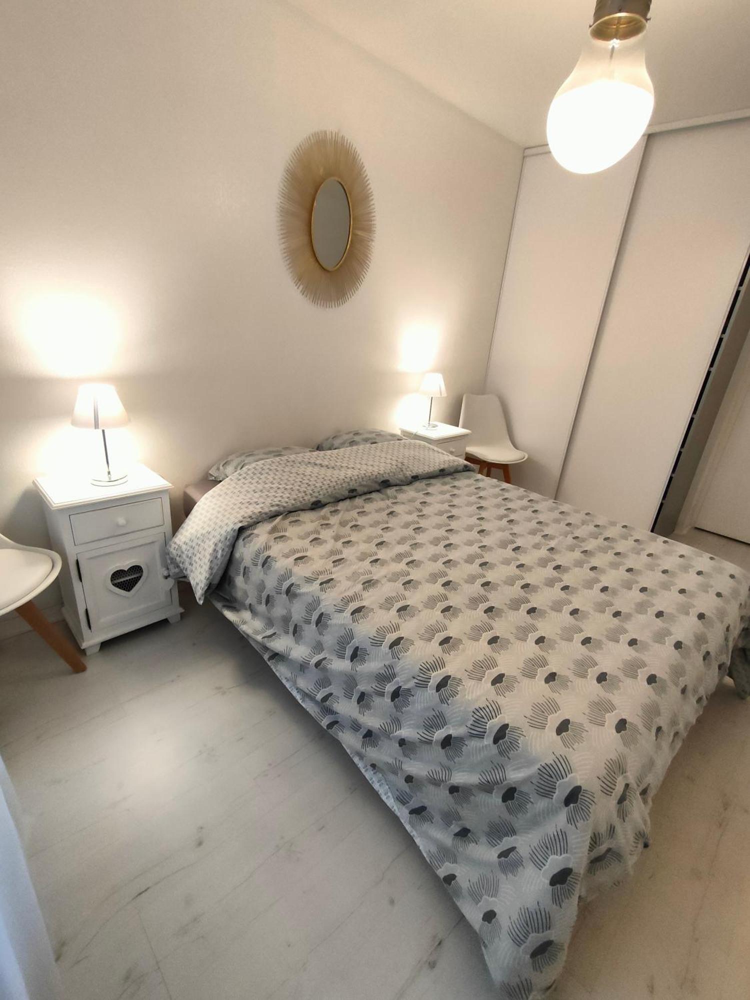 Appartement 2 Pieces Avec Une Grande Terrasse, 3 Etoiles, Wifi, Box Pour Vehicule Et Velos Les Sables-d'Olonne Ngoại thất bức ảnh
